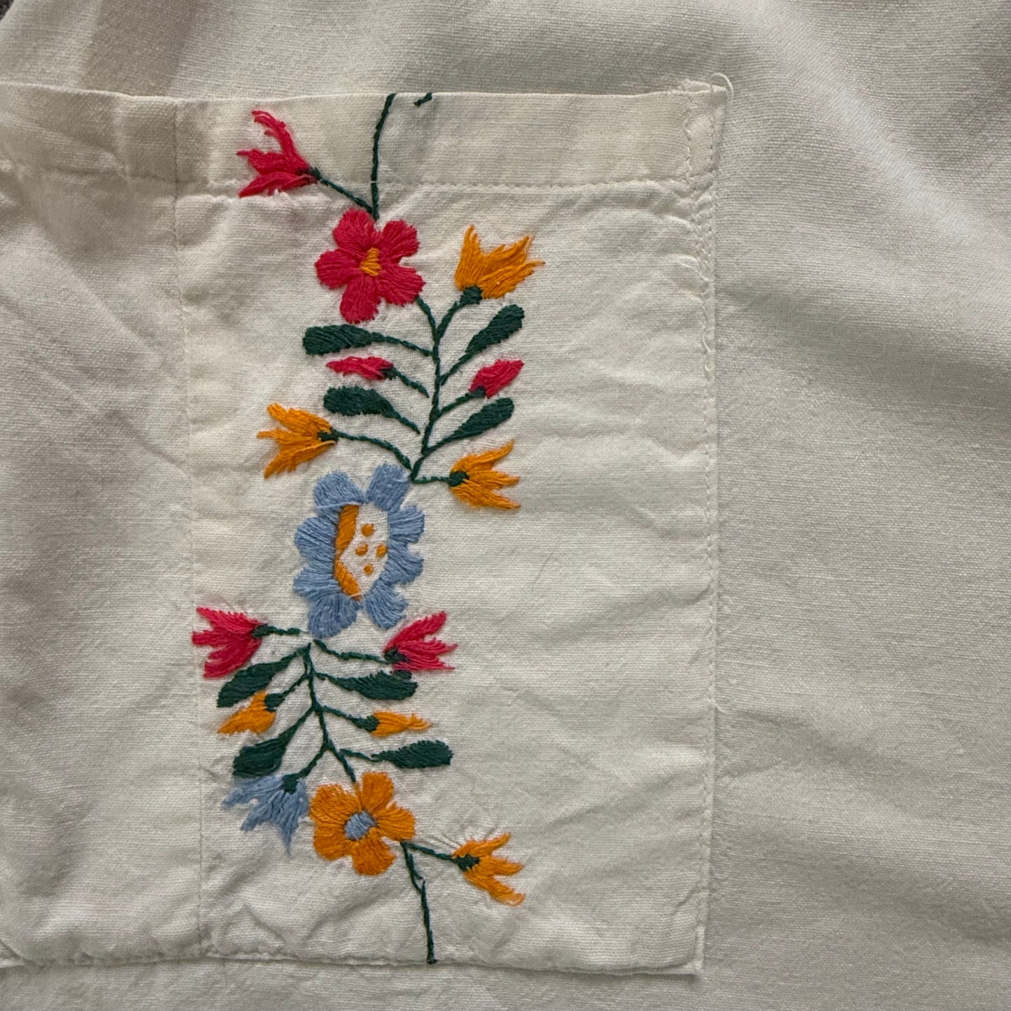 1960’s Cotton Embroidered Floral Mexican Peasant L/S Shirt w/ Pockets